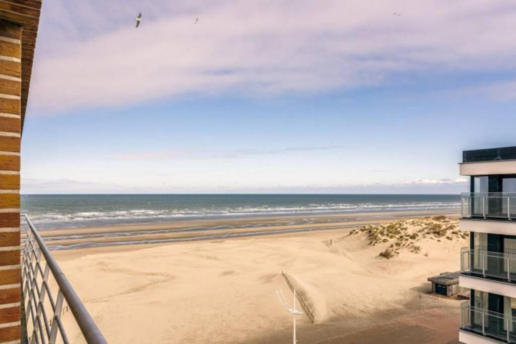 Appartment With Frontal Sea View With 3 Bedrooms Koksijde Exterior foto